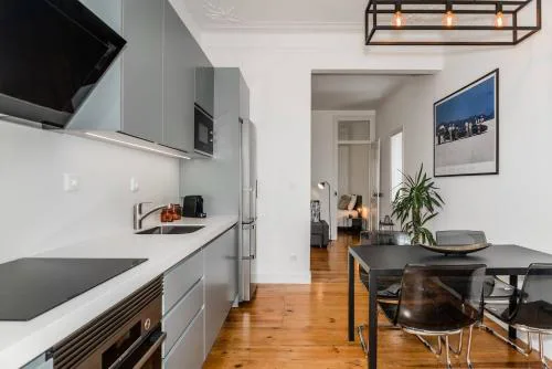 Downtown Castle and River View Apartment