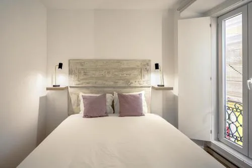 Downtown Modern Apartments by Homing