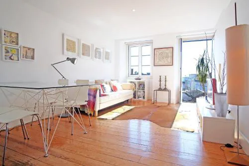 DPJ Comfort & Light in Lisbon Downtown! With a Stunning City View!
