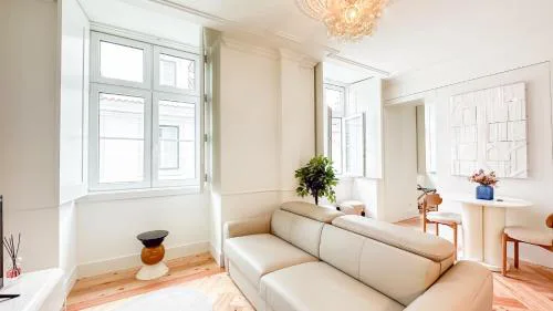 Elegant 1BR near Praca Comercio w/ elevator and AC
