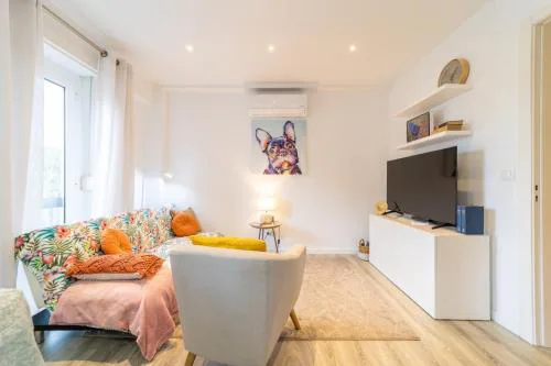 Elegant 2 Bedrooms Apartment with Balconies in Lisbon