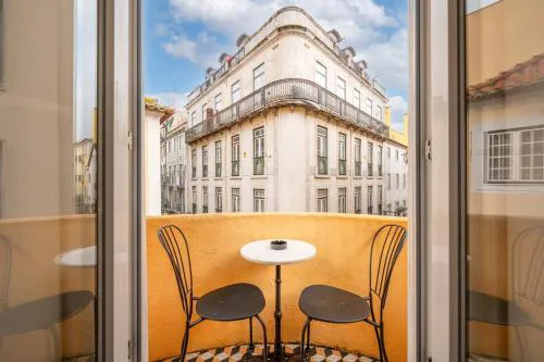 Elegant Apartment w Balcony in Bairro Alto