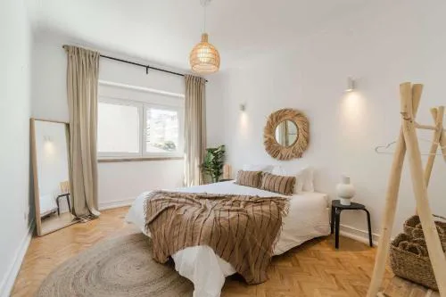 Elegant Lisbon 2BR Apartment with Balcony