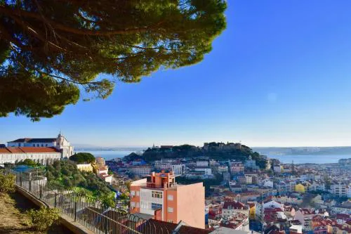 Elegant Riverview Apartment in Historical Lisbon