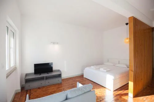 FLH Benfica Modest Studio