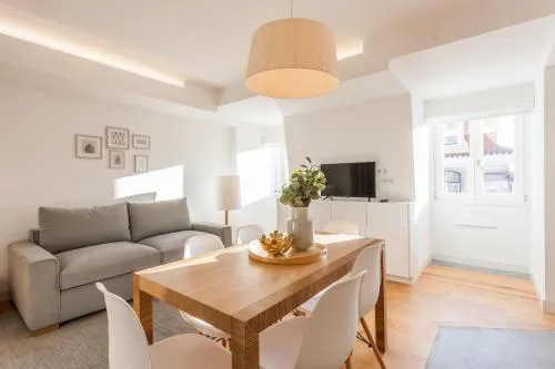FLH Chiado Sunny Apartment