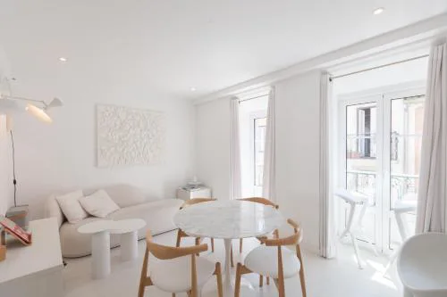 FLH Portas do Sol White Design Flat