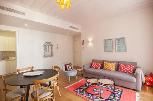 FLH Restauradores Bright & Chic Flat with Balcony