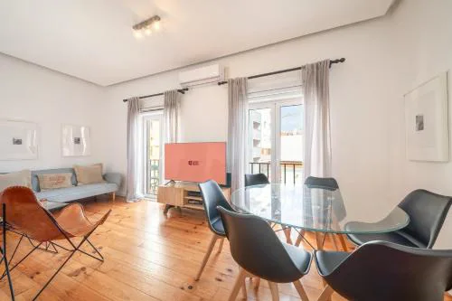 GuestReady - Stylish apt w/ balcony in Graca