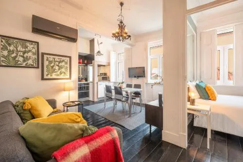 Heritage Apartment w Balcony in Bairro Alto