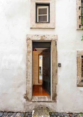 Historic Alfama Cave Studio - Medieval Quarter Experience