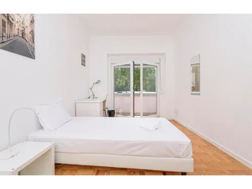 HOUZE Large 4 bedroom apartment near Lisbon Zoo