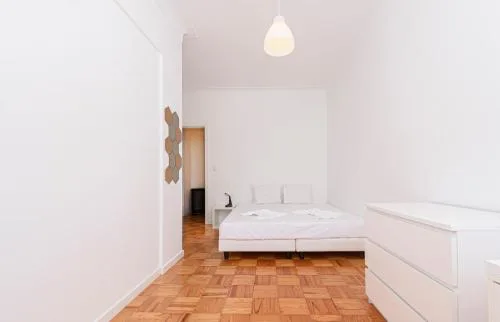 HOUZE Spacious 4 bedroom flat near Lisbon Zoo