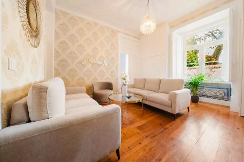 Iconic 6BR Luxury Stay in City Center