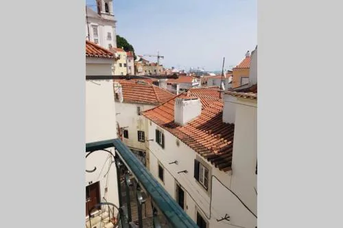 InLoveApartments - Typical Alfama Balcony