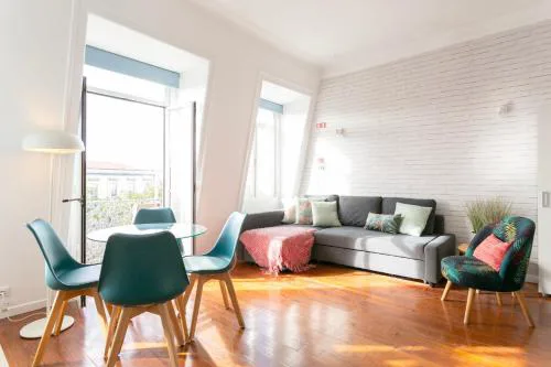 Lisbon beautiful small penthouse with air conditioner!