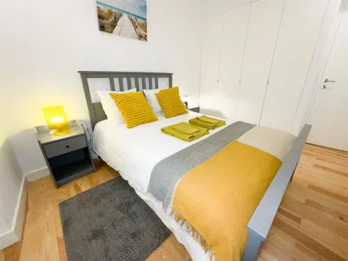 Lisbon Charming Santos Apartment w/ Patio