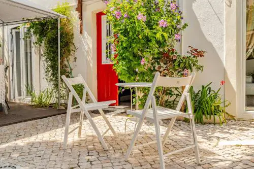 Lisbon Garden Stays, Apt close to Tram 28, Views & São Jorge Castle