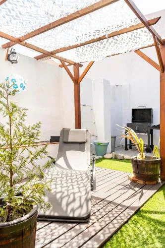 Lisbon Garden Stays, with BBQ, Easy Parking near Tejo, Fast Access to Alfama & Downtown