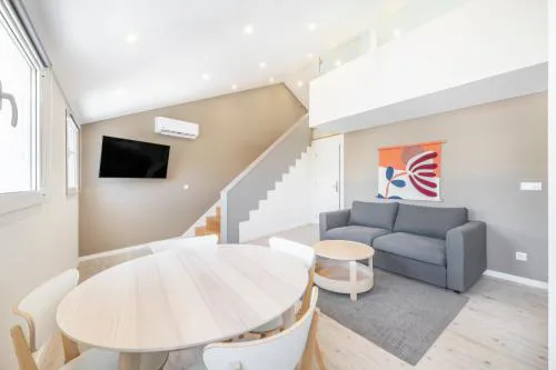 Lisbon Oriente Suites by Olala Homes