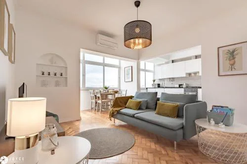Lisbon Sunny Apartment by Local