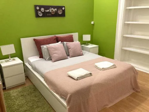 Lisbon T2 apartment in typical villa in Sapadores Lisbon