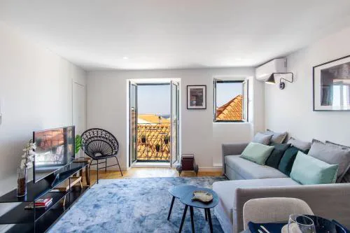 LovelyStay - Turquoise River View I