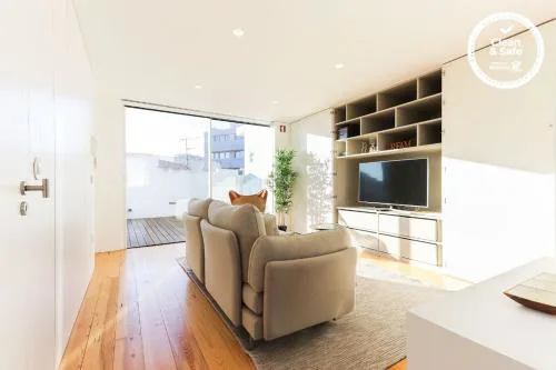 Marques de Pombal Duplex with Terrace by Homing