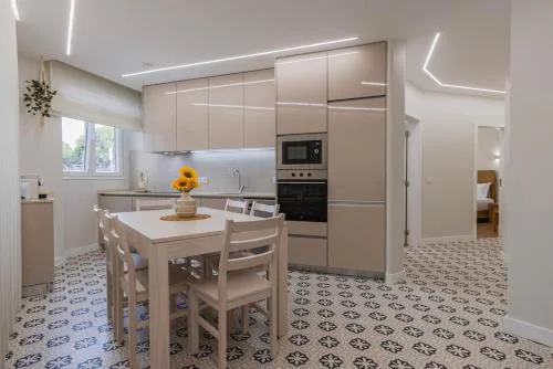 Modern 2BR Apt with Patio & AC - 0E
