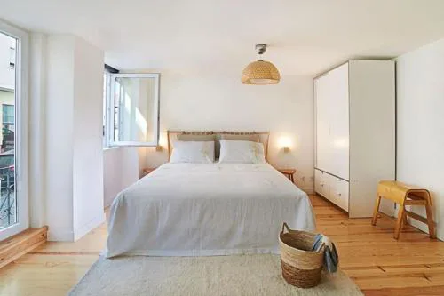 Modern Flat with large garden and terrace right next Estrela Park
