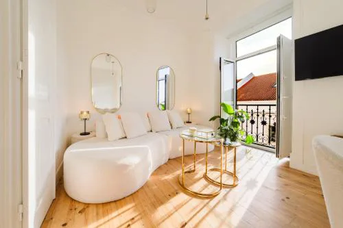 New&Improved Central Lisbon 41 bedRiver front