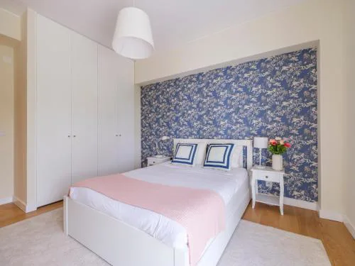 Olivais Spacious Apartment near airport