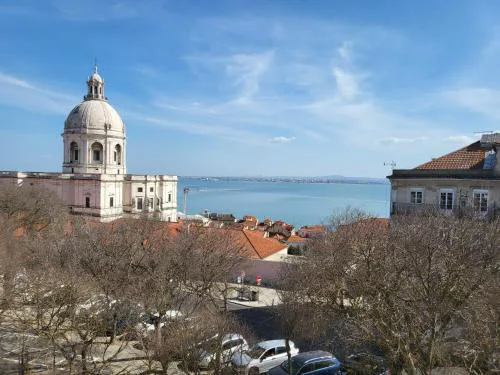 Pilar - Alfama River View