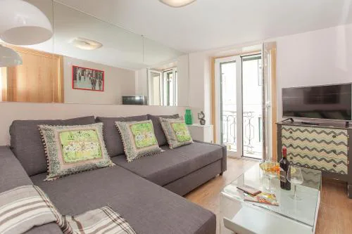 Principe Real 2 bedrooms 2 bathrooms, AIR-CON, Wi-Fi, 2nd floor
