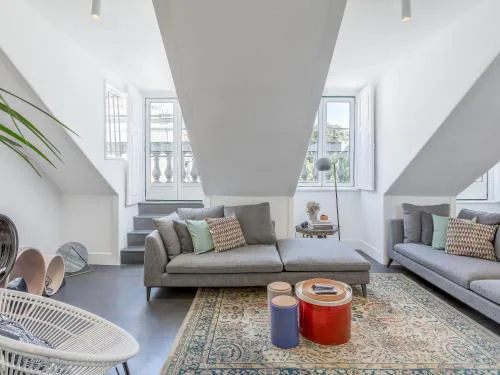 Principe Real charming garden view flat at the heart of Lisbon