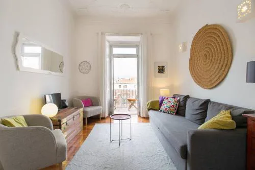 Principe Real cool and artistic 3 bedrooms flat!