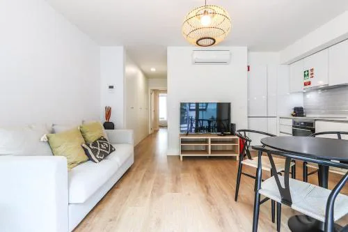 Príncipe Real Stylish Modern Apt with AC