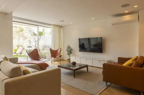 Restelo Oasis by ClamaRetreats