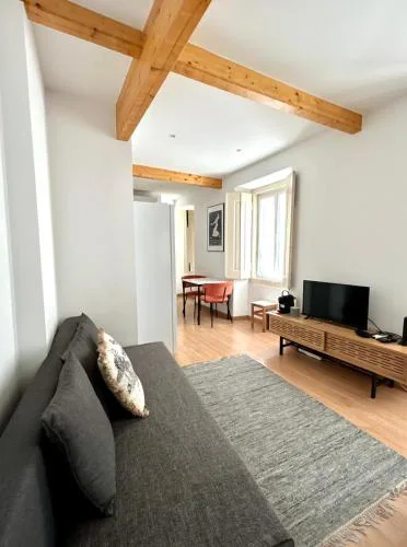 RSRC NEW AC Central & Bright 1BR apartment