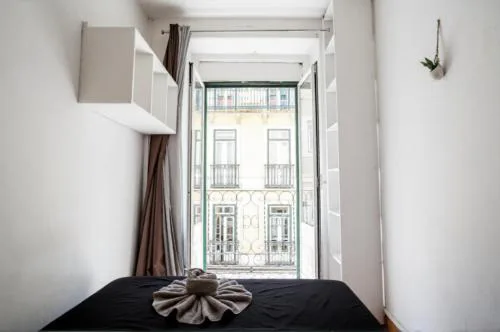 Shared Apartment With Bright Private Patio in Lisboa