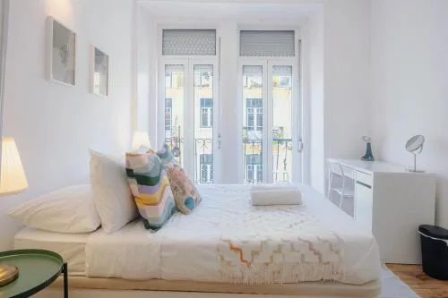 Soar Home Guest House l BAIRRO DA GRAÇA l Premium Stay in Historic Lisbon Center
