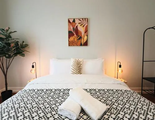 Soar Home Guest House l ENTRECAMPOS 1 l Stylish Stay 1 min to Metro & 5 min to Campo Grande Park