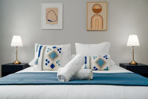 Soar Home Guest House l ENTRECAMPOS 3 l Central Comfort Stay, Fast WiFi, Steps to Metro, Near Campo Grande Park