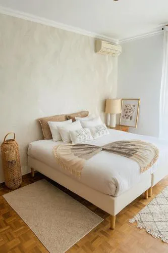 Soar Home Guest House l OLIVAIS AIRPORT l Premium Climate Comfort & Quick Airport Access