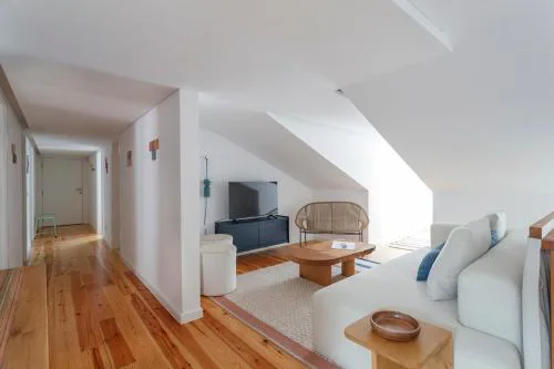 Sophisticated 3BR in Historic Chiado Sleeps 10