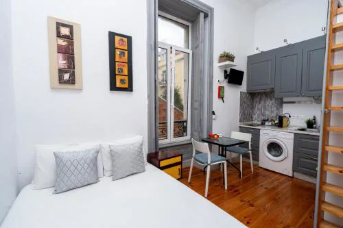 Spacious Two-Level Studio Apartment in Prime Lisbon Location