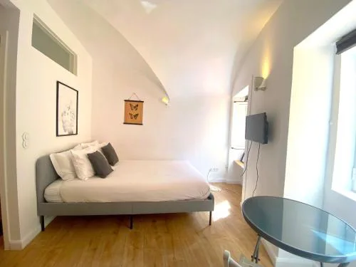 Studio Hideaway II - Peaceful Urban Escape