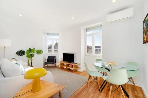 Stylish 2BR with Amazing Natural Light by Soulplaces