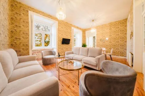 Stylish 5BR Apartment in Central Lisbon