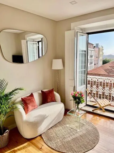 Stylish City Apartment & sunrise from your sofa - Top Stay!